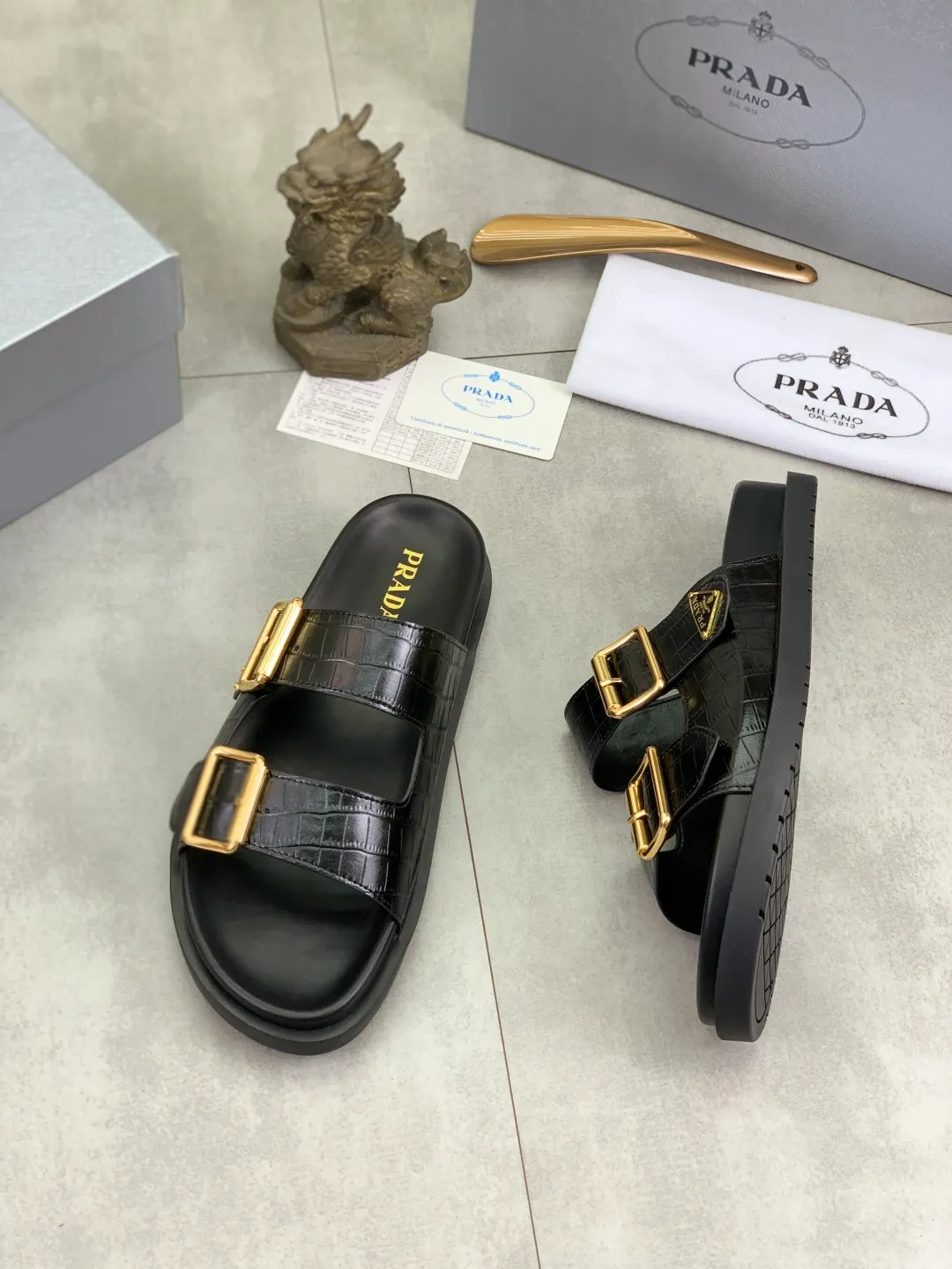 Men's shoes 💰P340💰【New style】🎁🎁🎁 PRADA Prada's new casual slippers, original official website, perfect workmanship, transmitting a kind of noble luxury, sublimating its definition of luxury in Prada's high-end extraordinary craftsmanship. Original combination outsole, code number: 38-44 (45 customized) Multiple colors 🉑️ to choose from